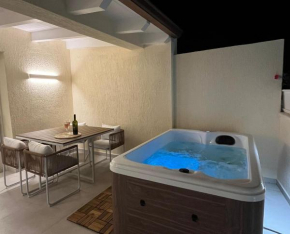 Luxury House & Spa in Baia Turchese vasca idromassaggio riscaldata con cromoterapia Murta Maria